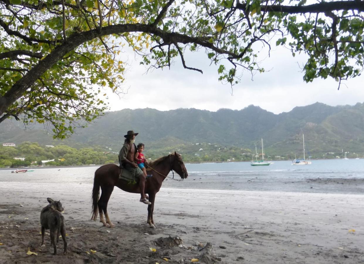 Fare Manutea Hotel Nuku Hiva Ngoại thất bức ảnh