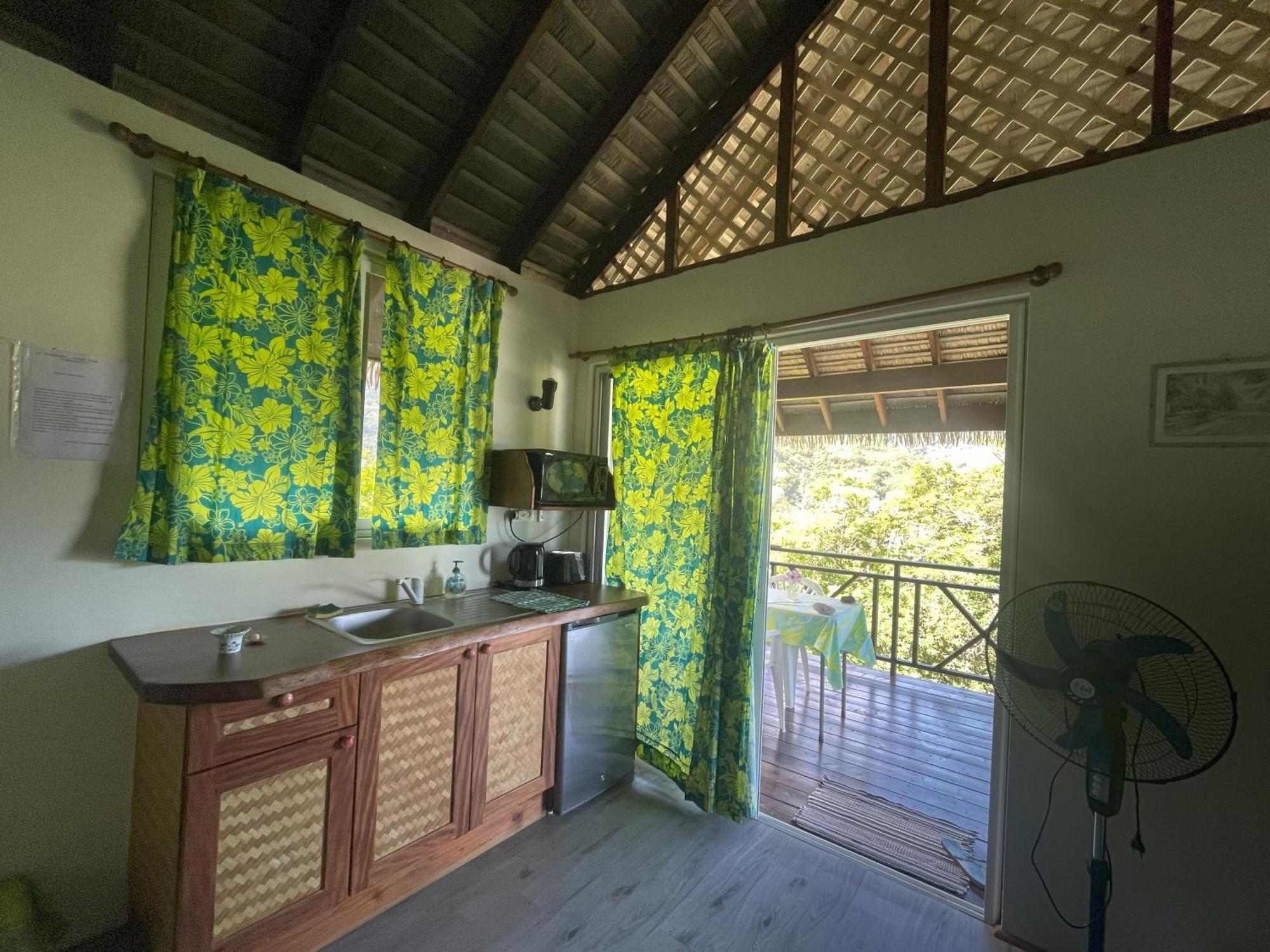 Fare Manutea Hotel Nuku Hiva Ngoại thất bức ảnh
