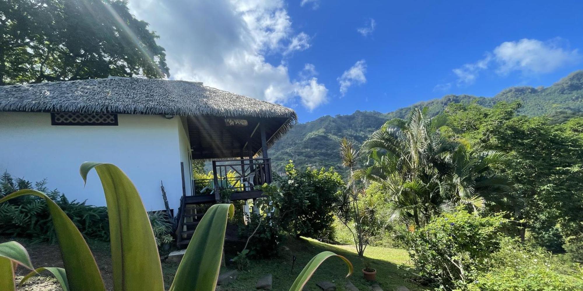 Fare Manutea Hotel Nuku Hiva Ngoại thất bức ảnh